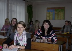 Учасники І етапу Всеукраїнської студентської олімпіади зі спеціальності „Облік і аудит”  виконують практичні завдання.
